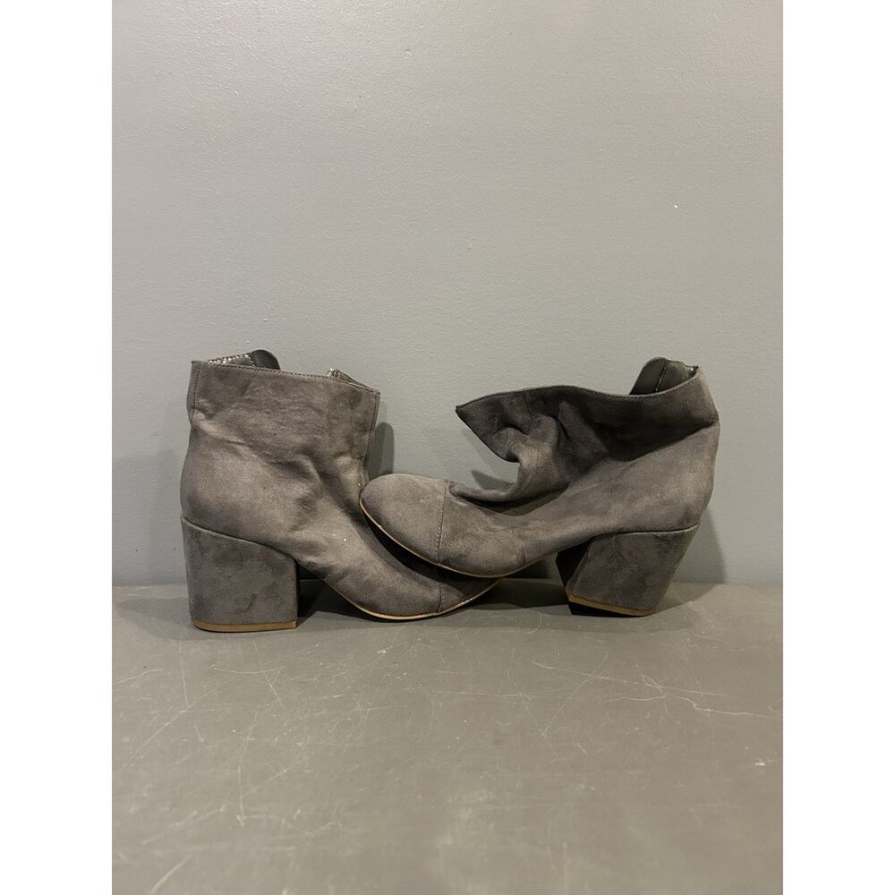 Charles by Charles David‎ Gray Suede Chelsea block heel booties Size 7